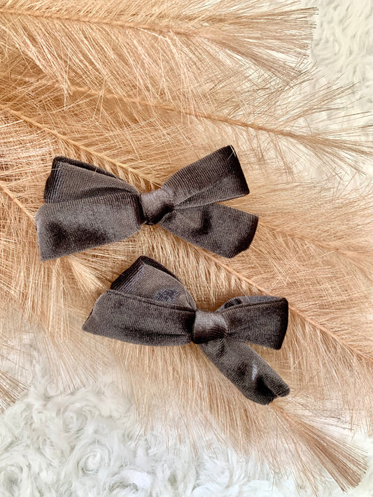 School girl velvet bow clip (2pk) - Silver grey