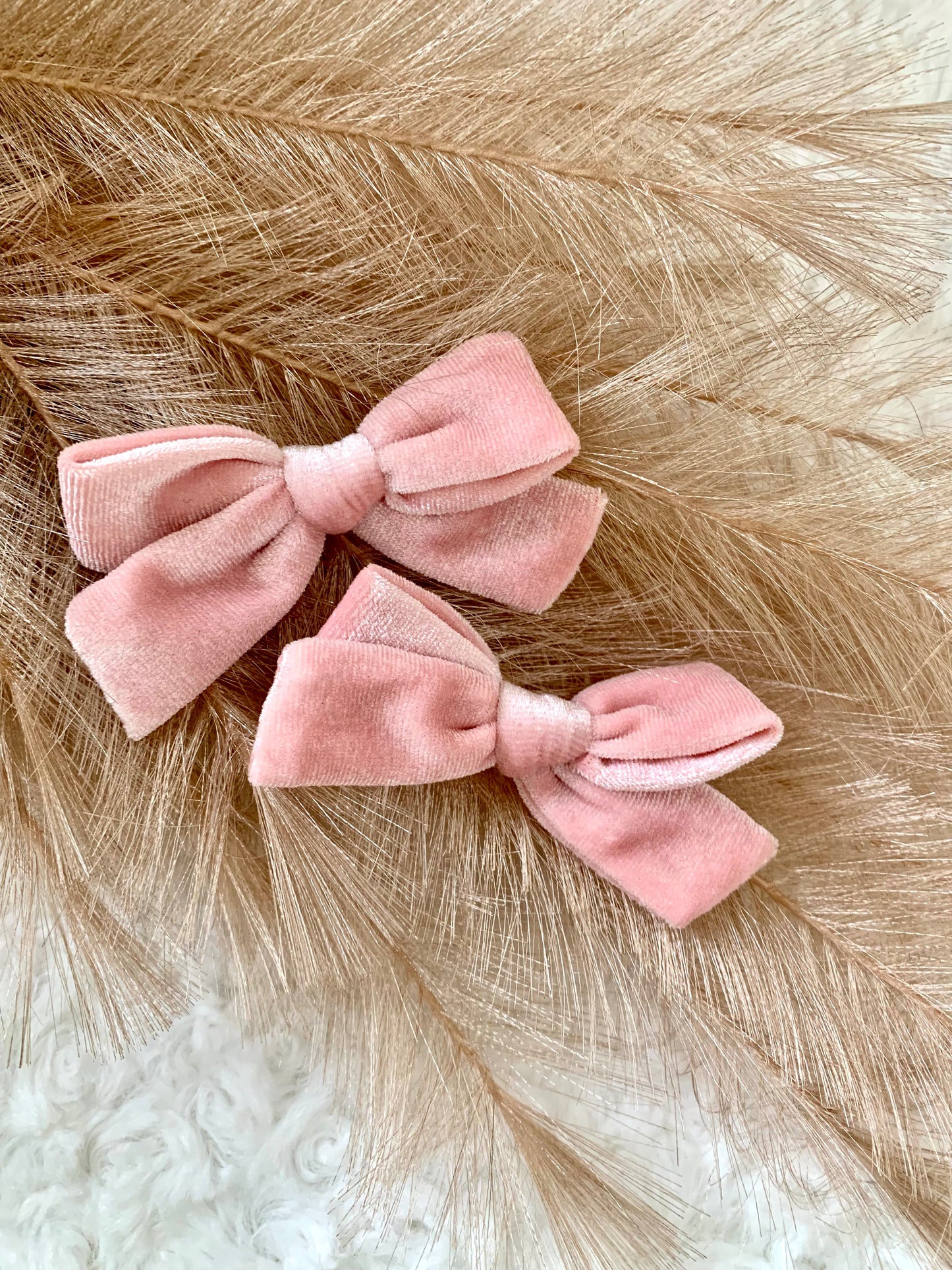 School girl velvet bow clip (2pk) - Soft pink